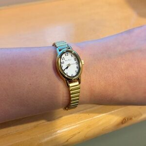 Gold Women's Oval Dress Watch - Classic White Dial